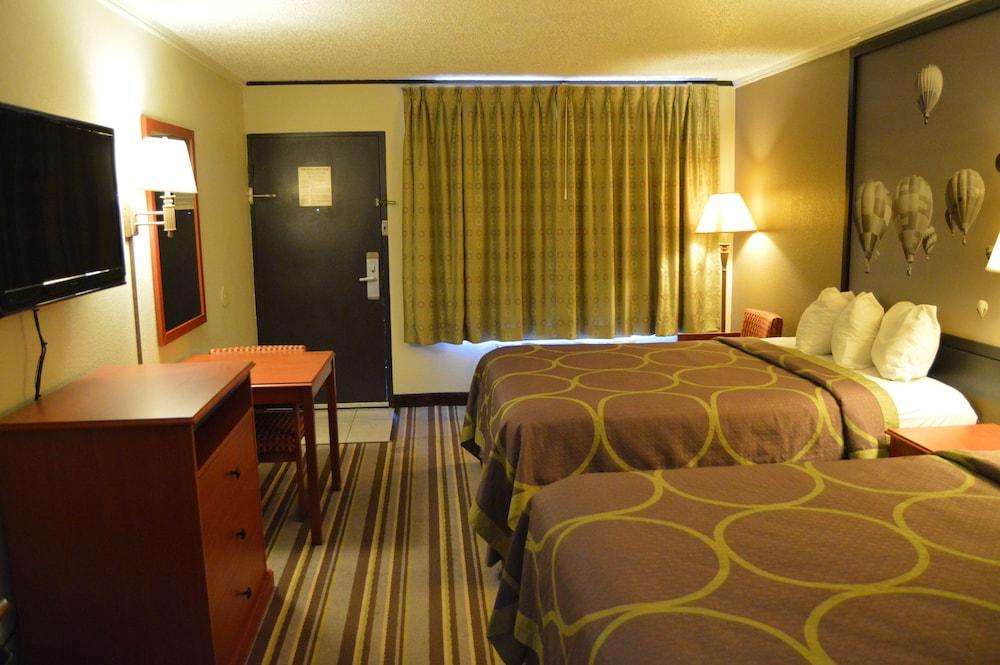Super 8 By Wyndham Longview/North Motel Exterior photo